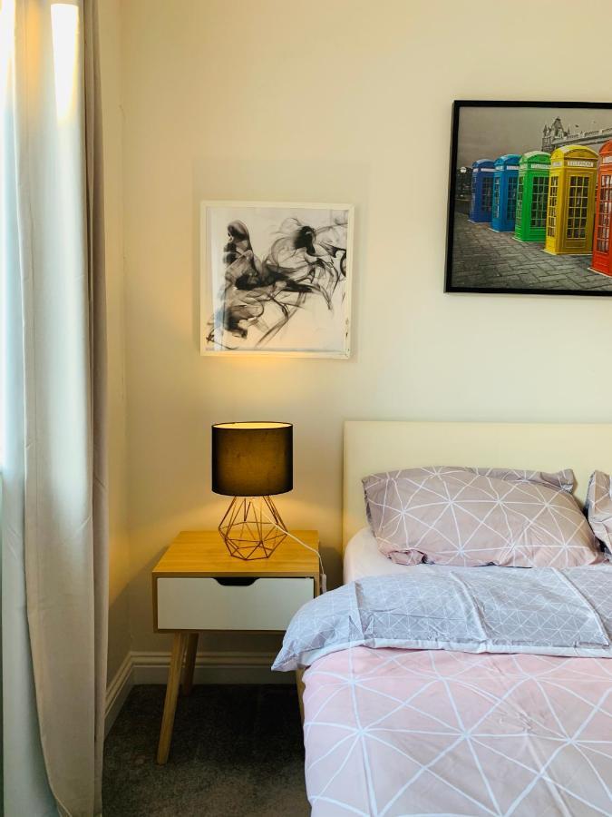 Alpha, Private Double Room, City Centre, Free Parking, Sittingbourne, Kent Exterior foto
